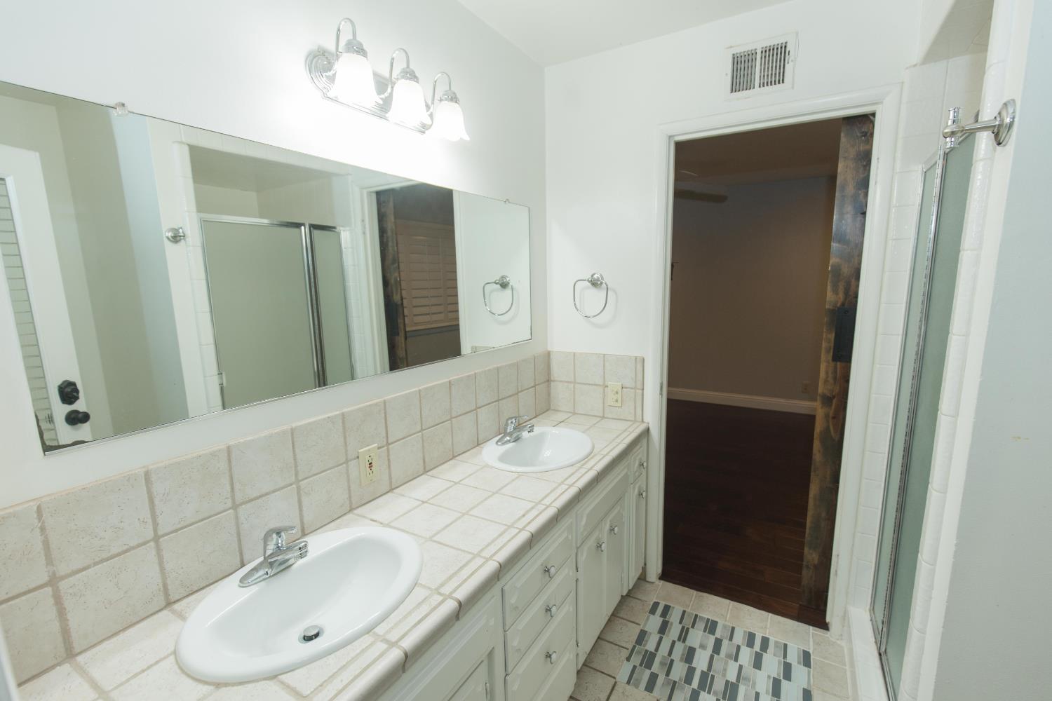 680 E Birch Ave, Fresno, CA 93720