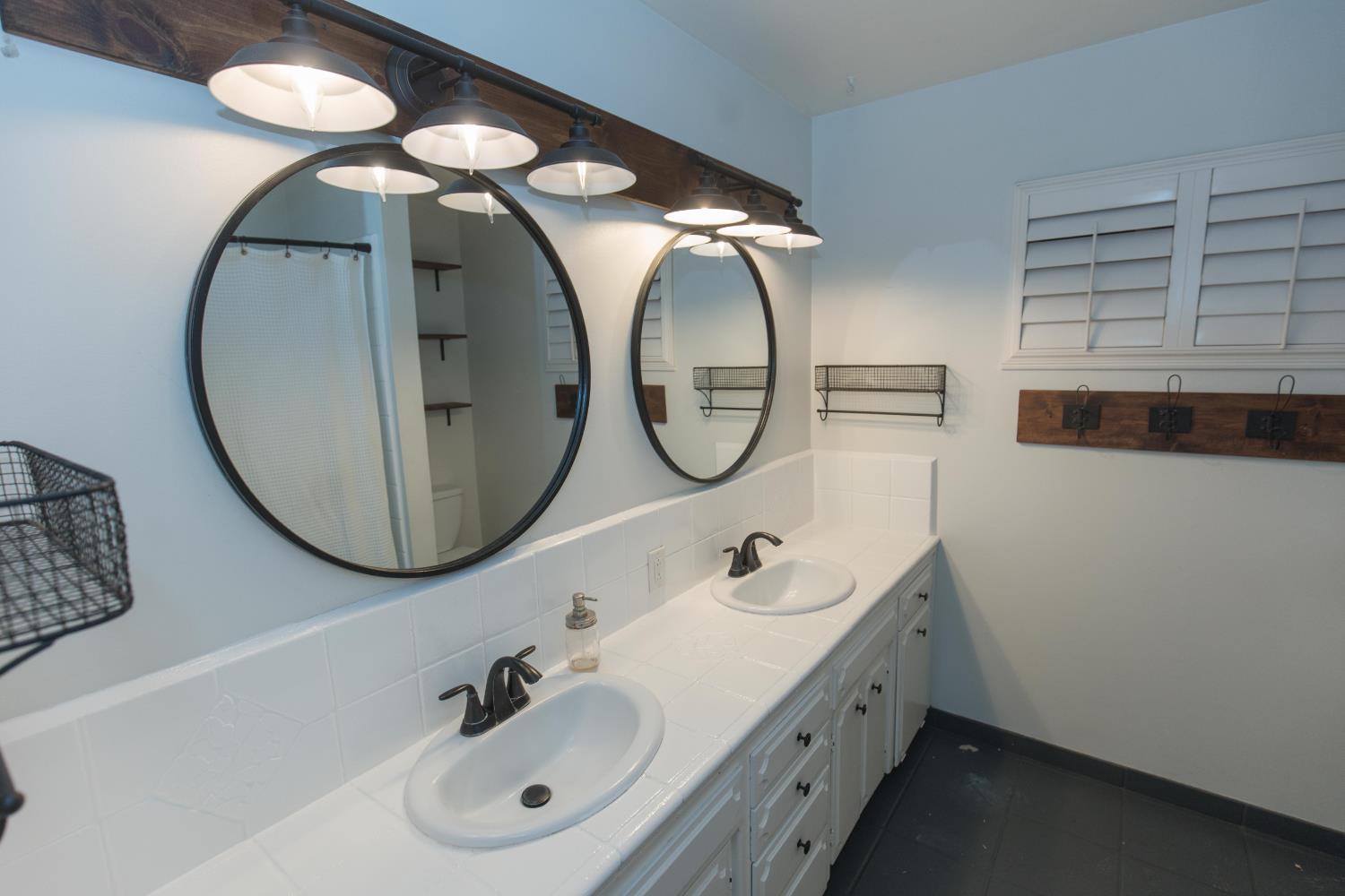 680 E Birch Ave, Fresno, CA 93720