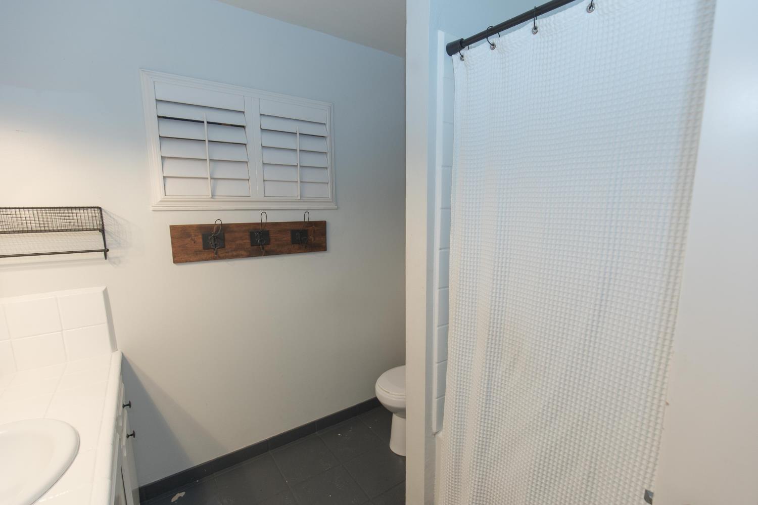 680 E Birch Ave, Fresno, CA 93720