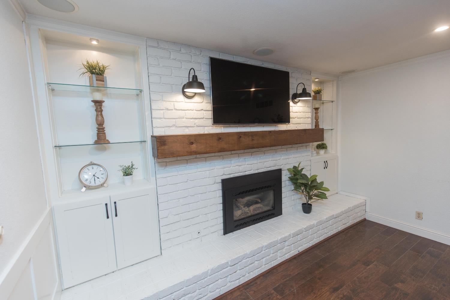 680 E Birch Ave, Fresno, CA 93720