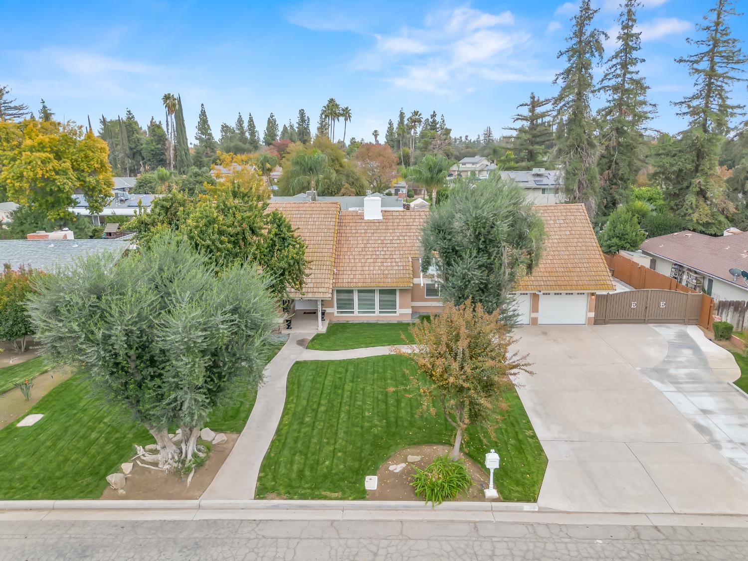 1691 S Bailey Ave, Fresno, CA 93727