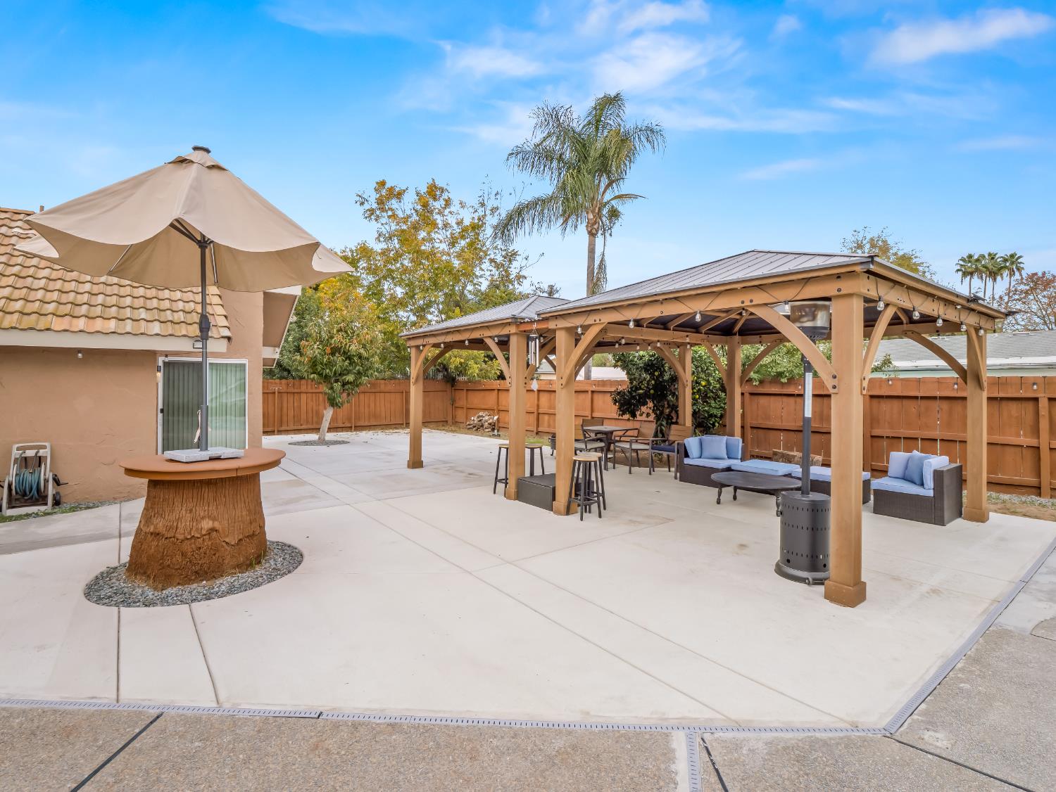 1691 S Bailey Ave, Fresno, CA 93727