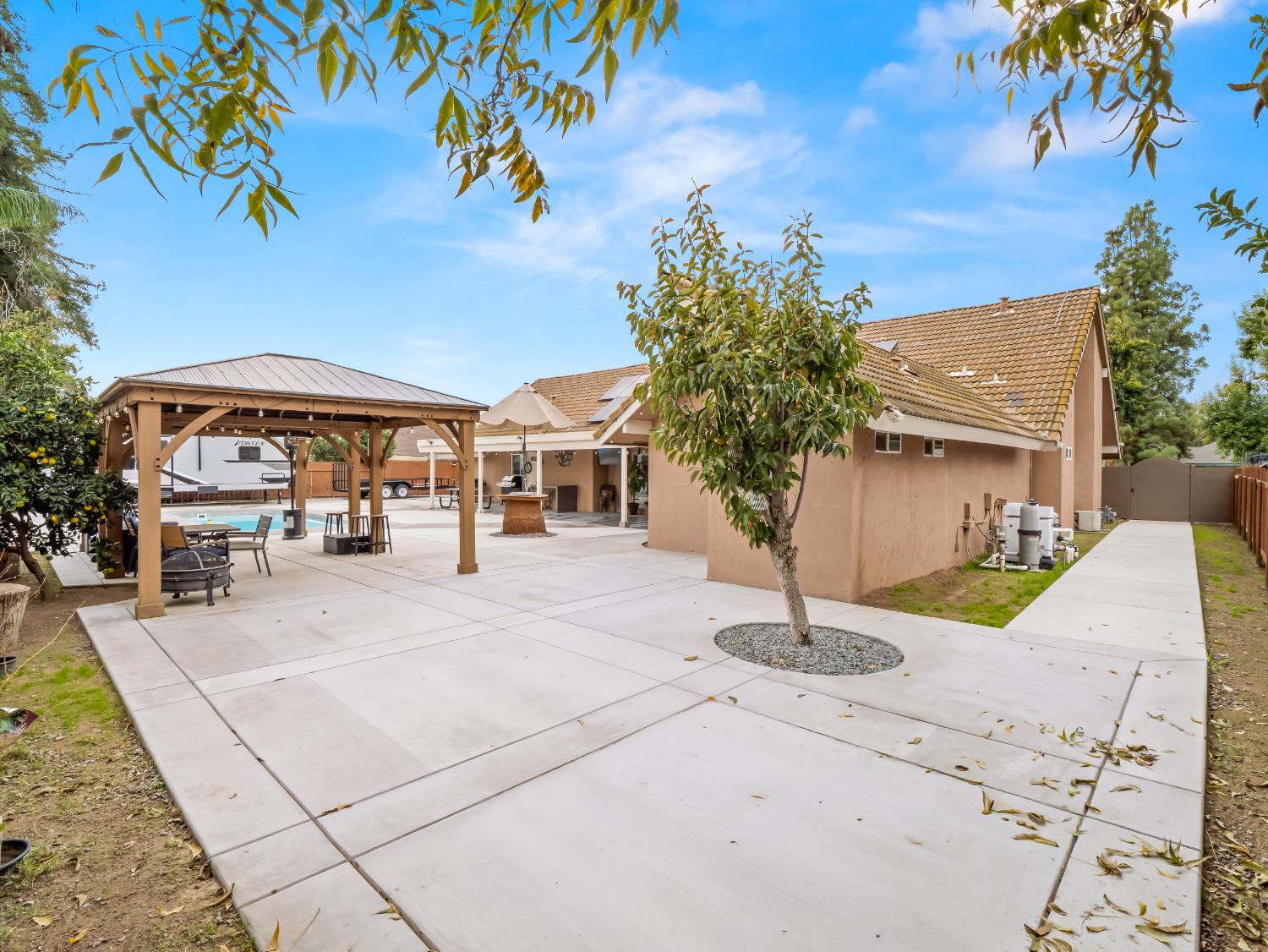 1691 S Bailey Ave, Fresno, CA 93727