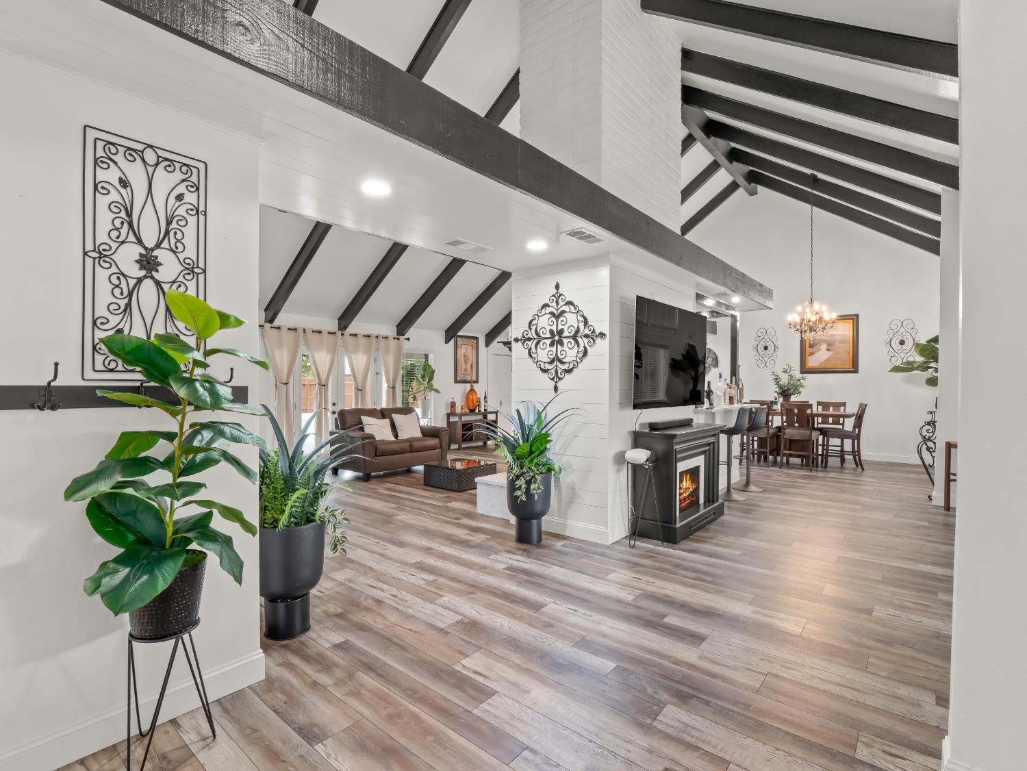 1691 S Bailey Ave, Fresno, CA 93727