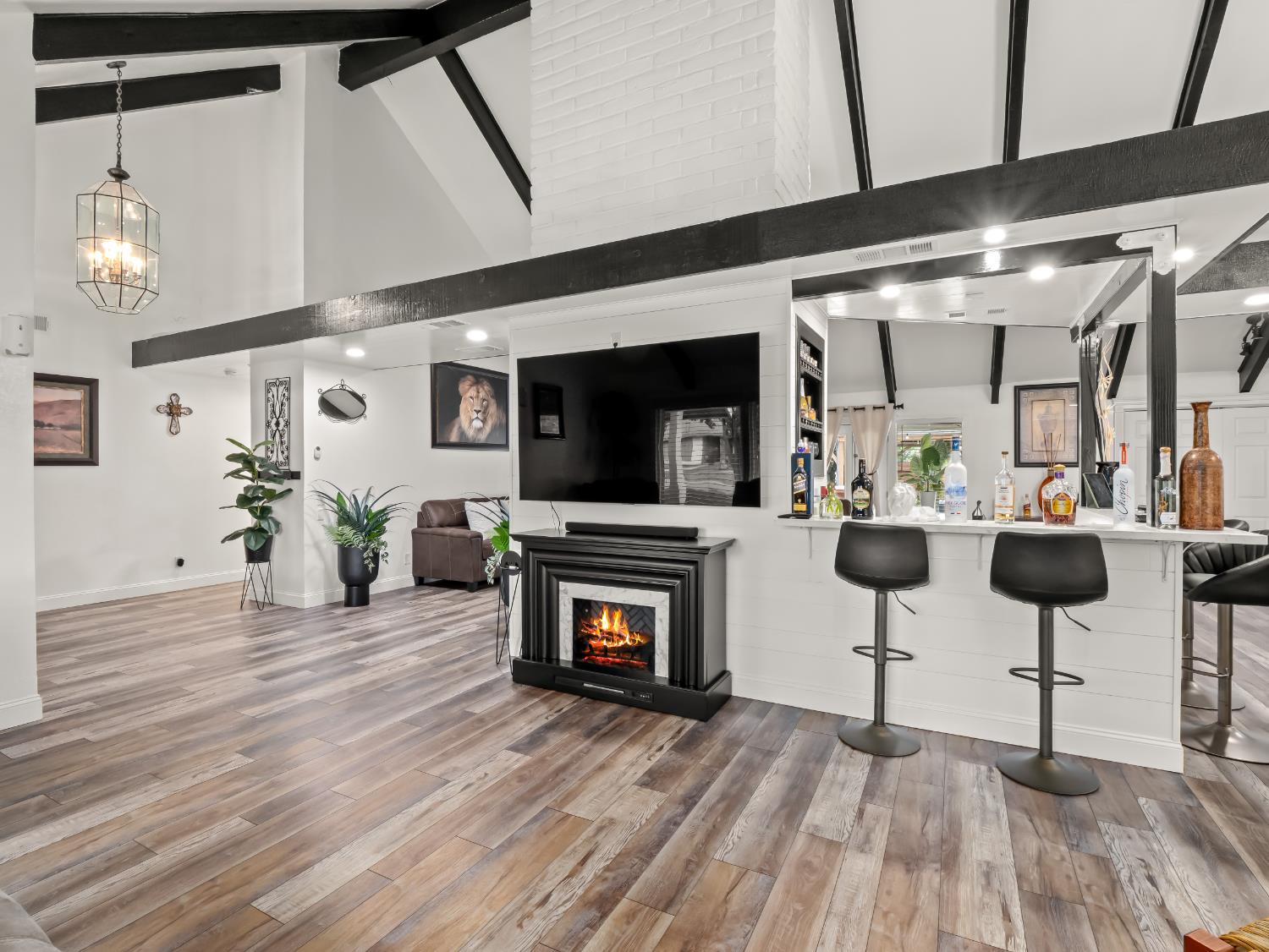 1691 S Bailey Ave, Fresno, CA 93727