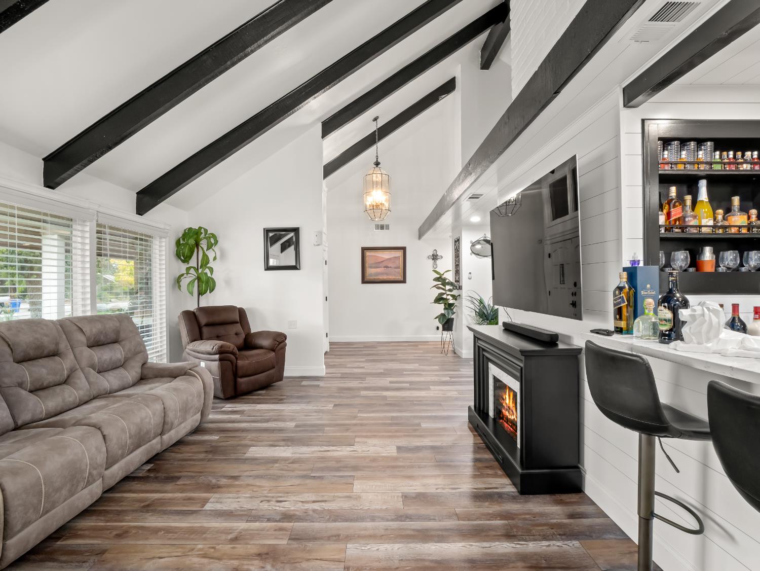 1691 S Bailey Ave, Fresno, CA 93727