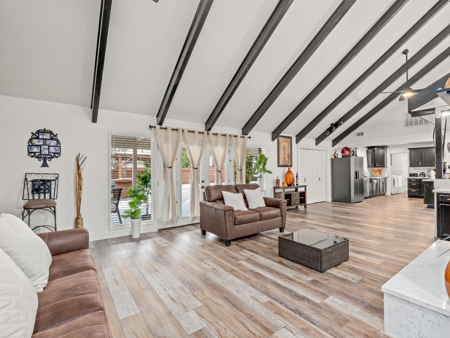 1691 S Bailey Ave, Fresno, CA 93727