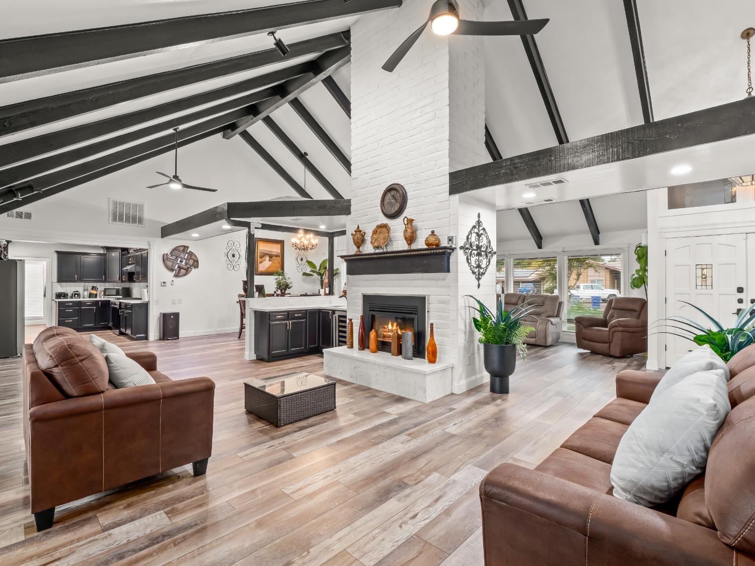 1691 S Bailey Ave, Fresno, CA 93727