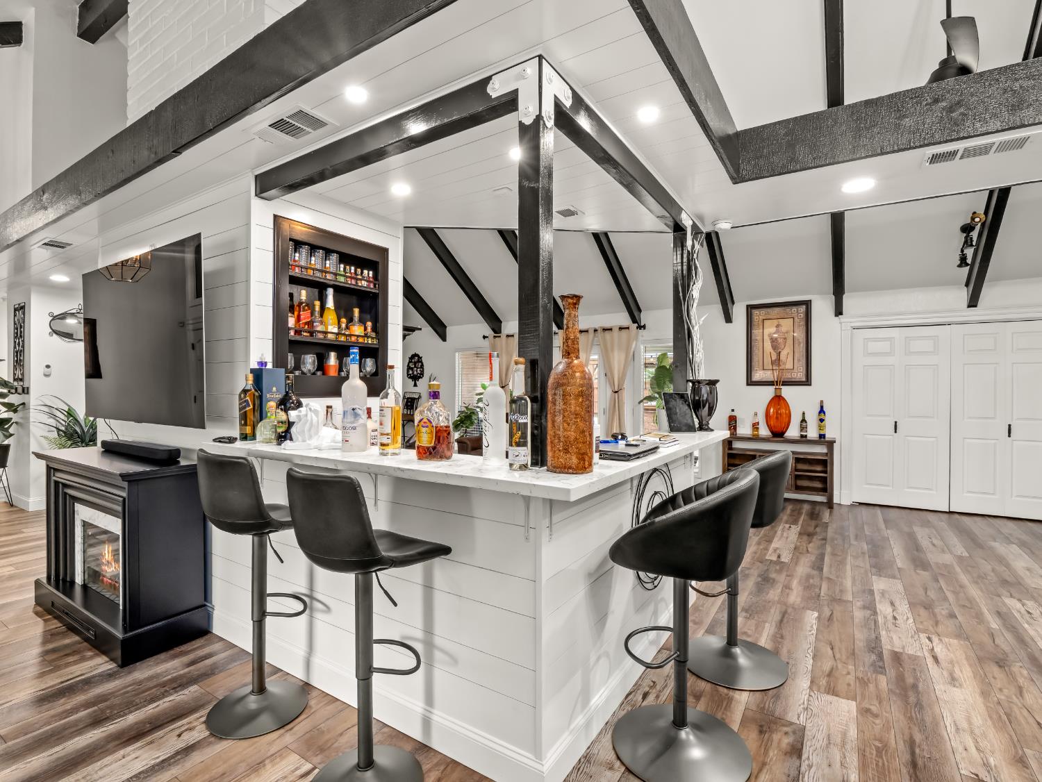 1691 S Bailey Ave, Fresno, CA 93727