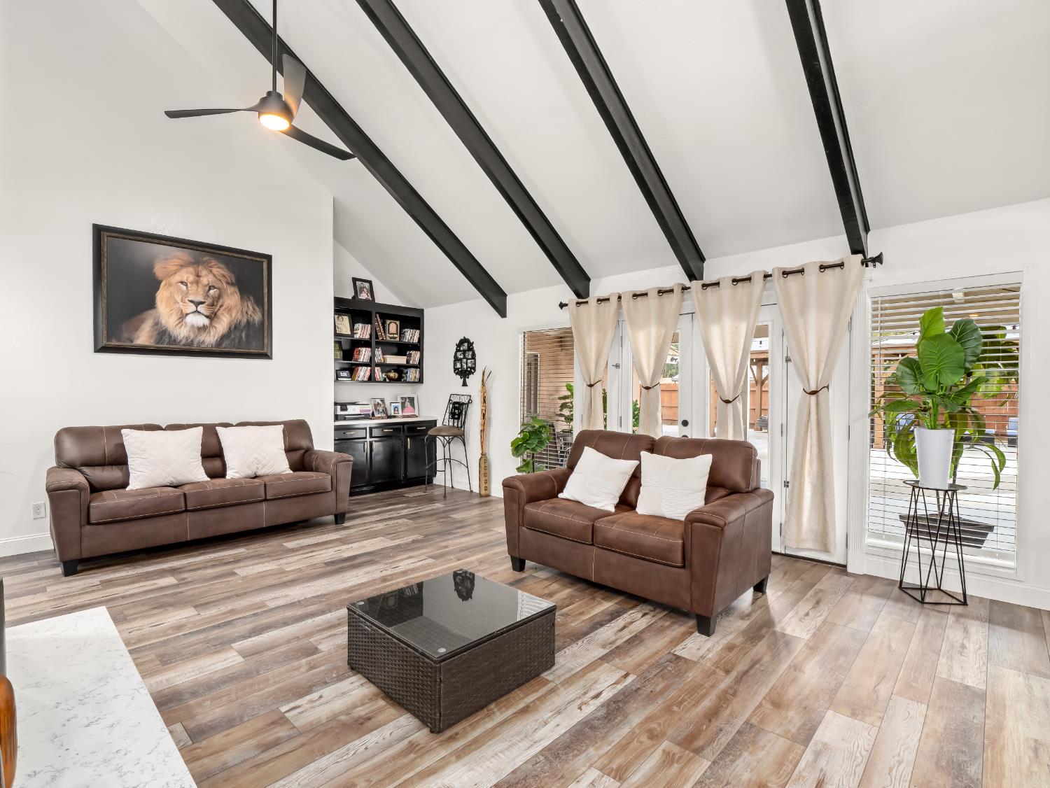 1691 S Bailey Ave, Fresno, CA 93727