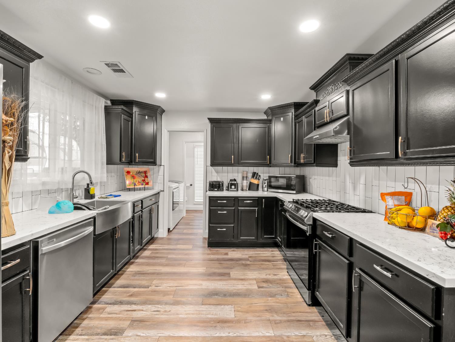 1691 S Bailey Ave, Fresno, CA 93727