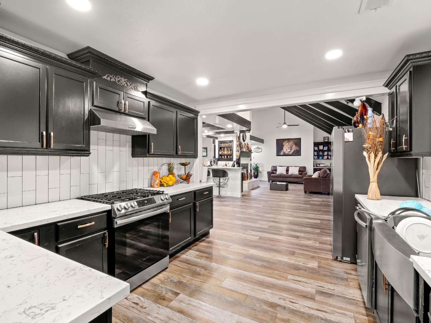 1691 S Bailey Ave, Fresno, CA 93727