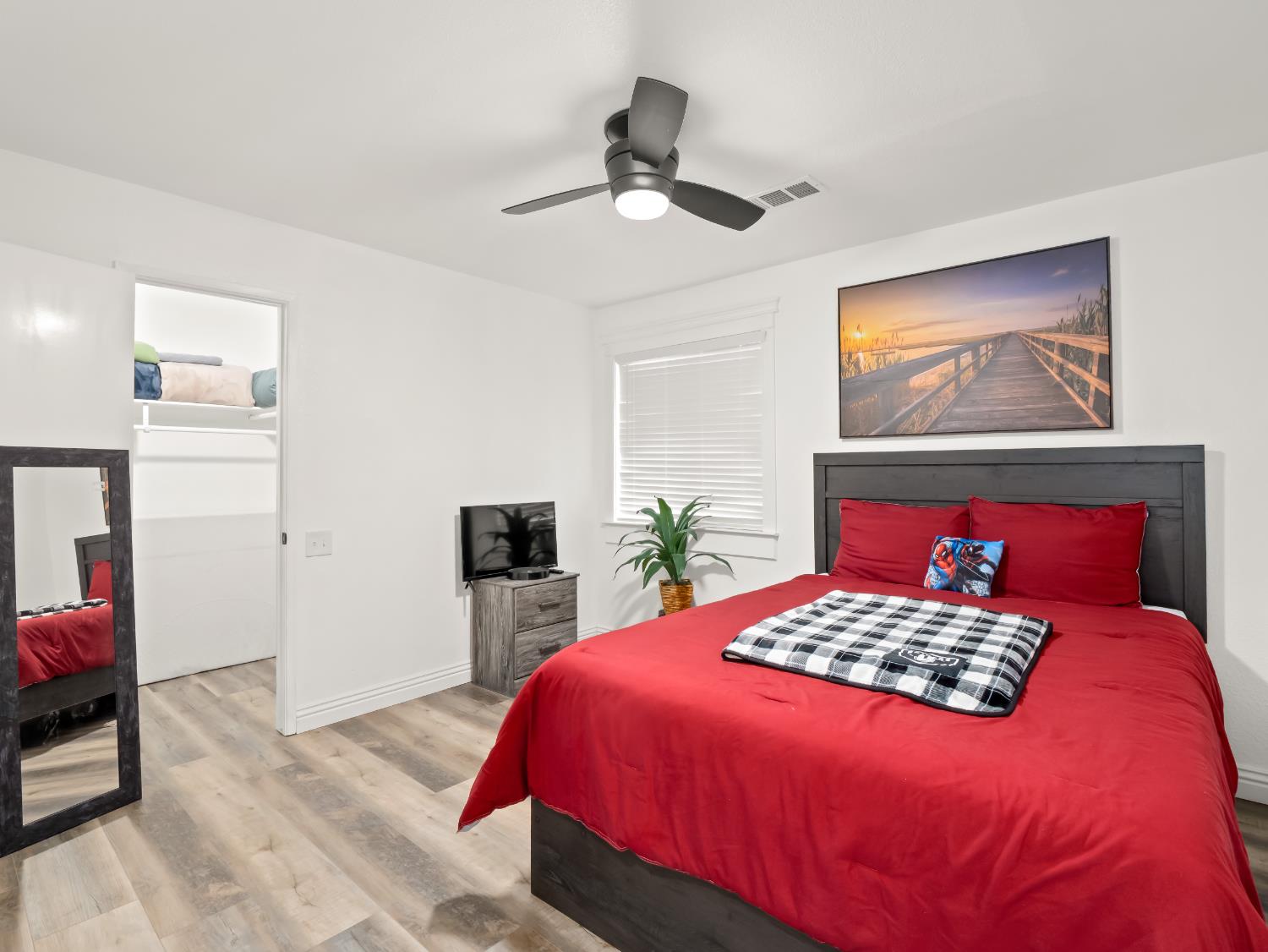 1691 S Bailey Ave, Fresno, CA 93727