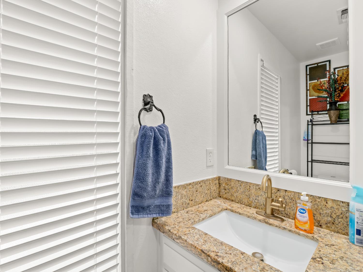 1691 S Bailey Ave, Fresno, CA 93727