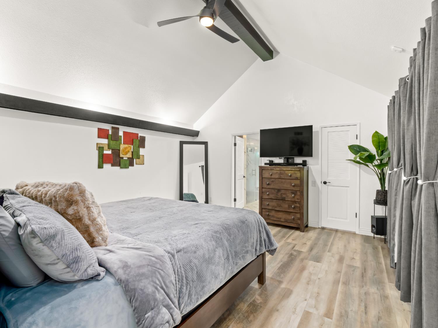 1691 S Bailey Ave, Fresno, CA 93727