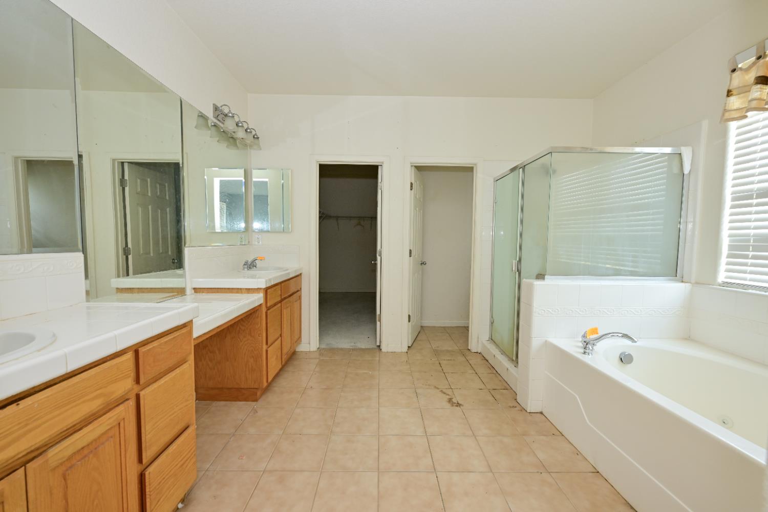 14035 Spyglass Cir, Chowchilla, CA 93610