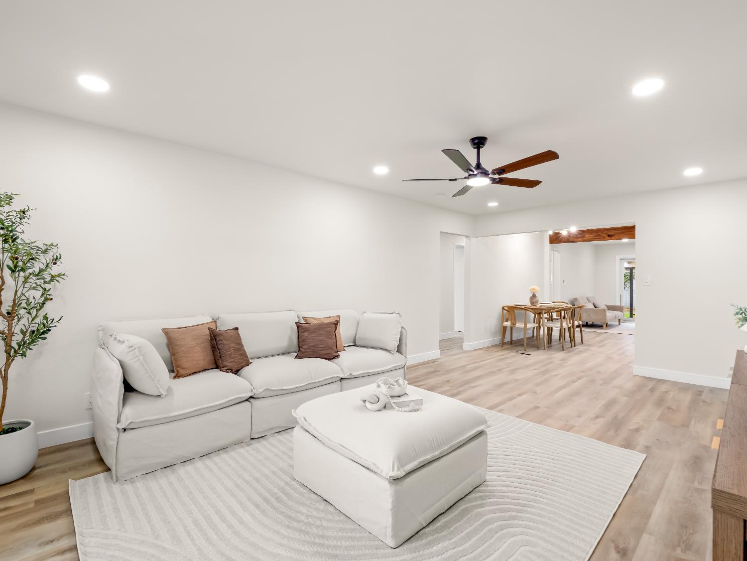 4679 E Norwich Ave, Fresno, CA 93726