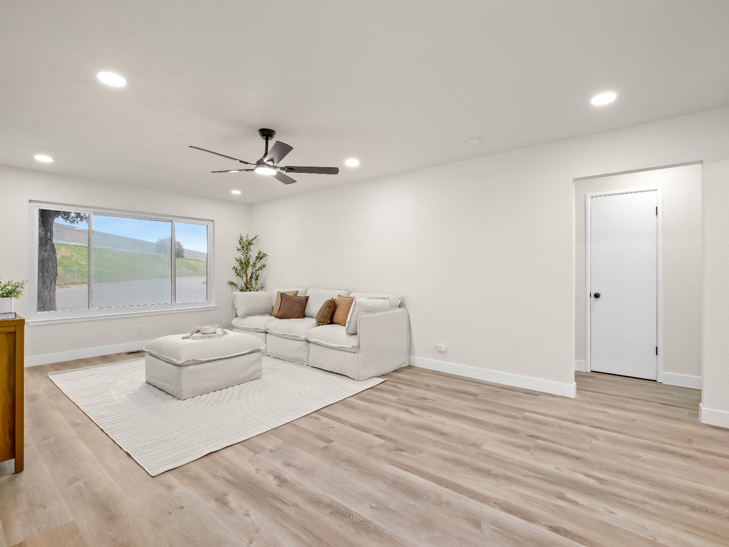 4679 E Norwich Ave, Fresno, CA 93726