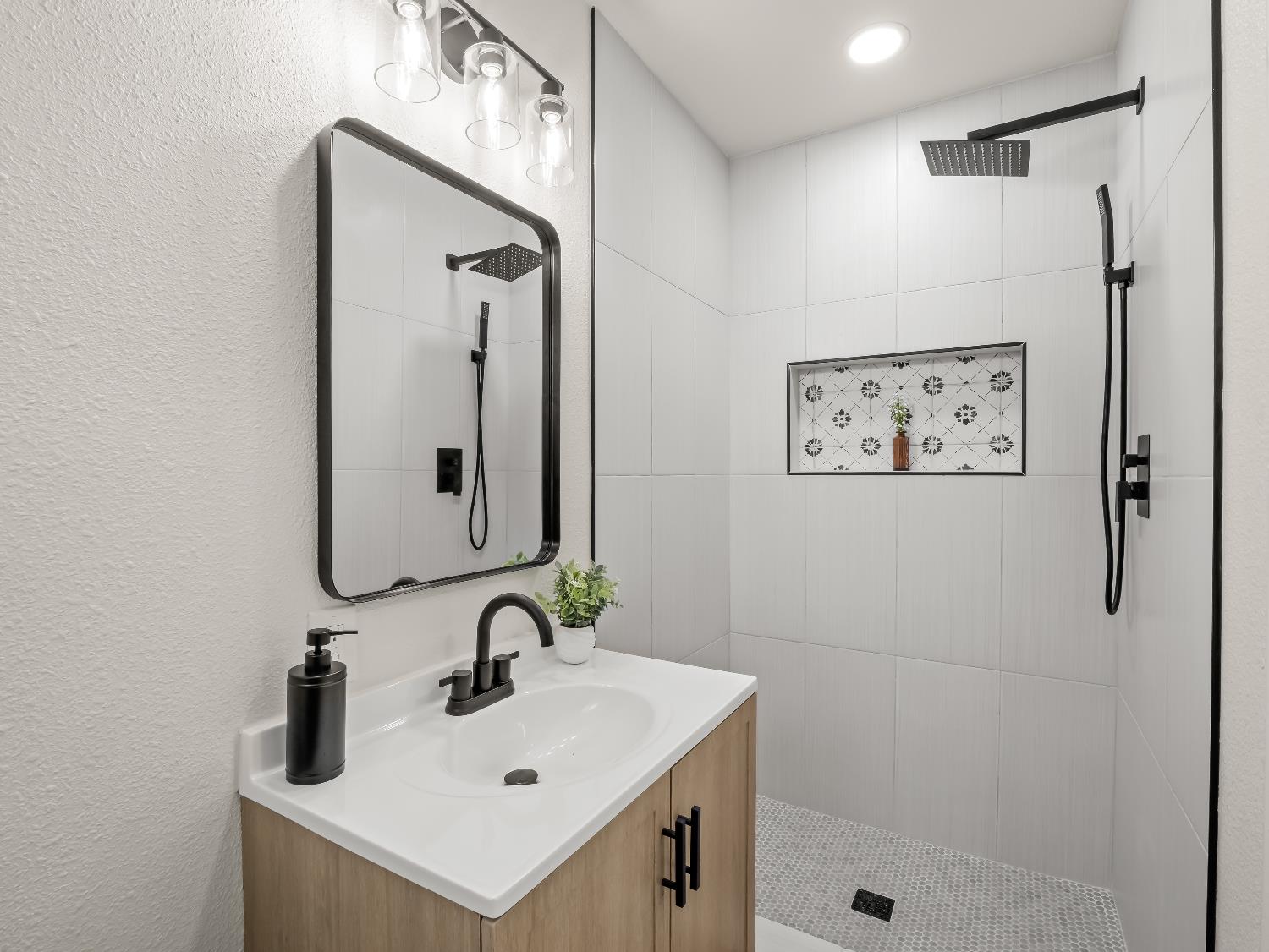 4679 E Norwich Ave, Fresno, CA 93726