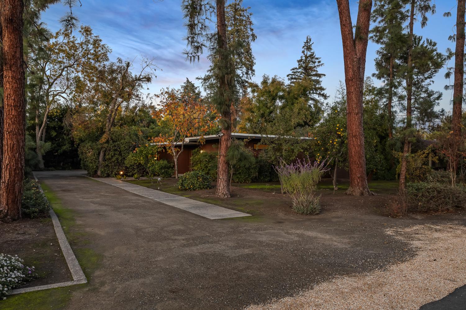 1135 E Santa Ana Ave, Fresno, CA 93704