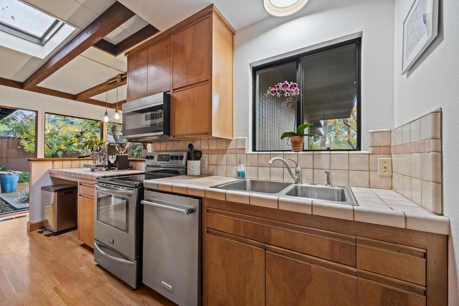 1135 E Santa Ana Ave, Fresno, CA 93704