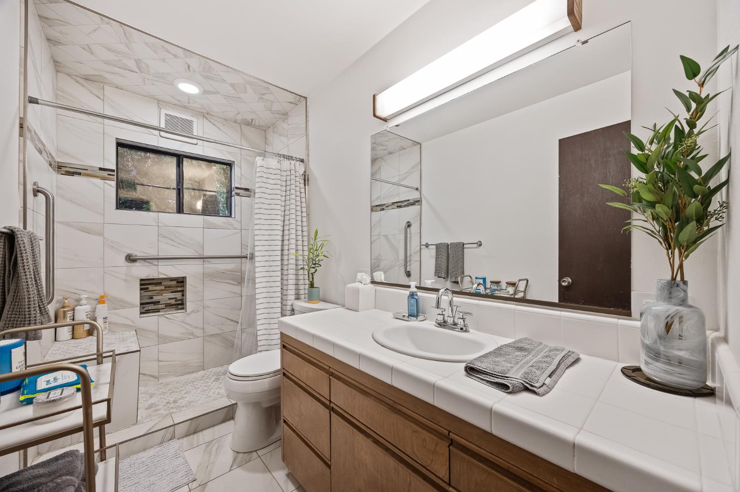 1135 E Santa Ana Ave, Fresno, CA 93704