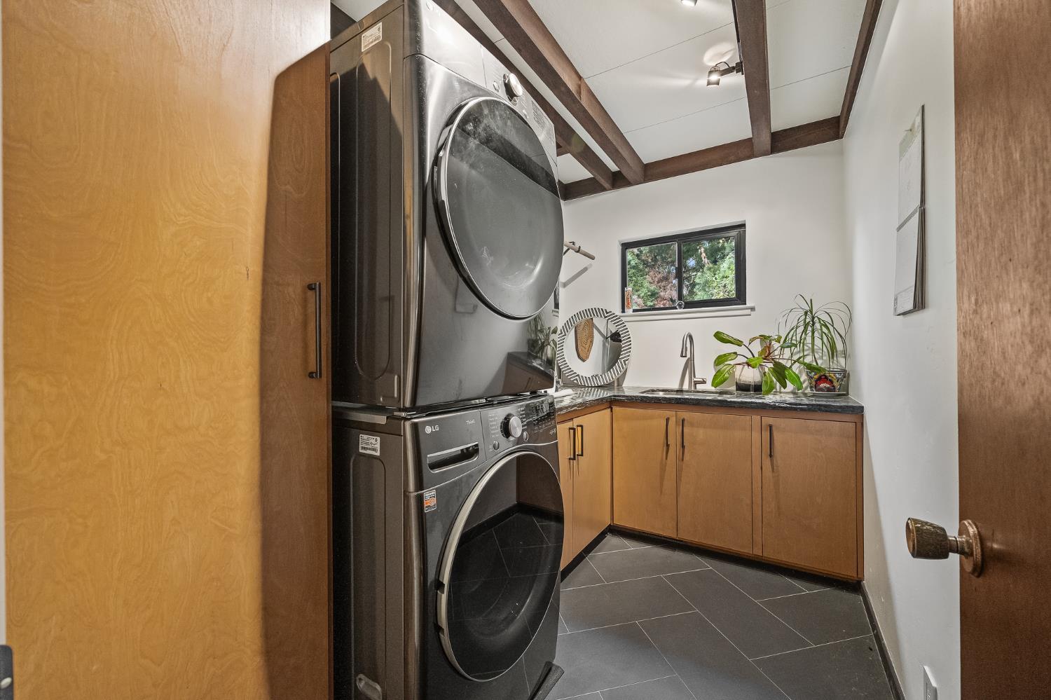 1135 E Santa Ana Ave, Fresno, CA 93704