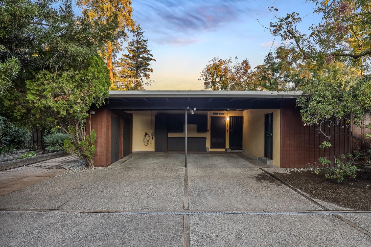 1135 E Santa Ana Ave, Fresno, CA 93704