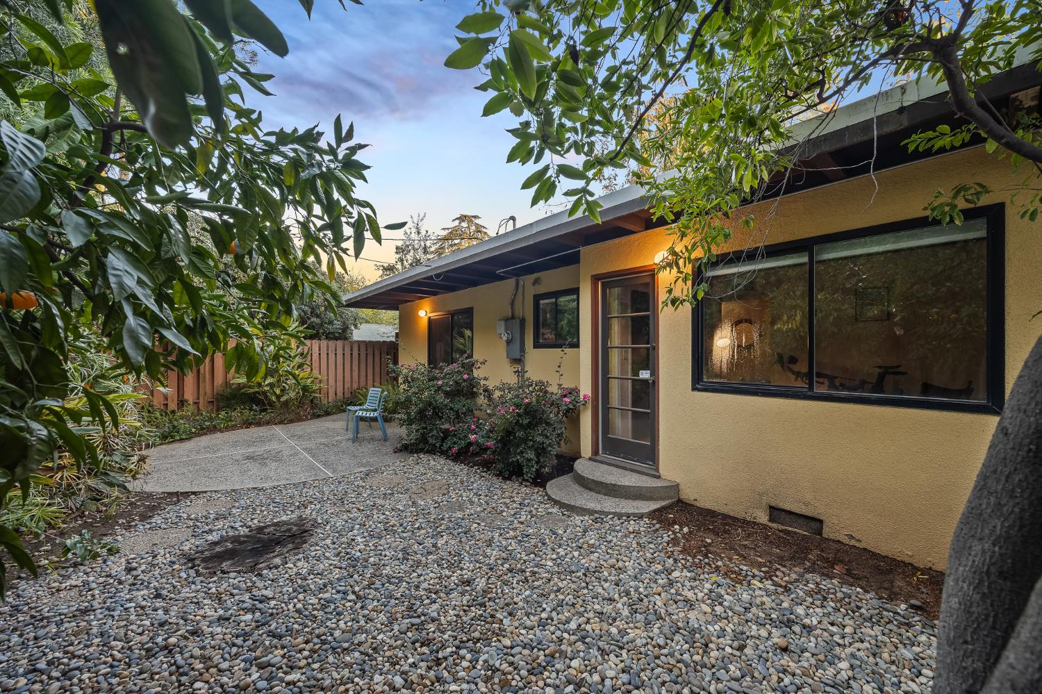 1135 E Santa Ana Ave, Fresno, CA 93704