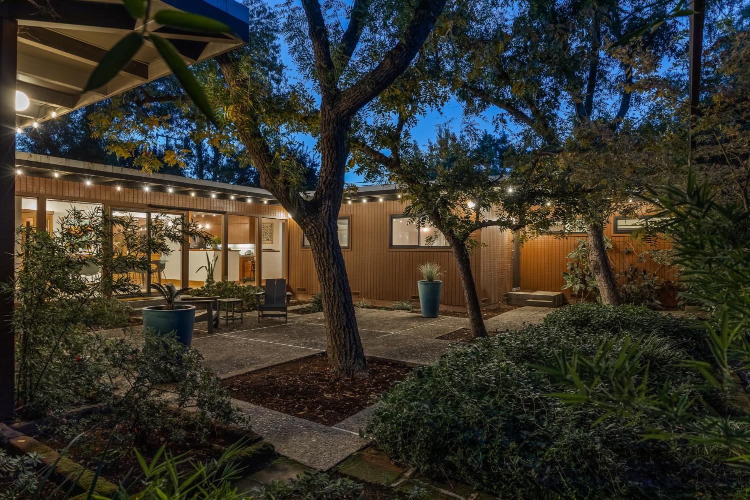 1135 E Santa Ana Ave, Fresno, CA 93704