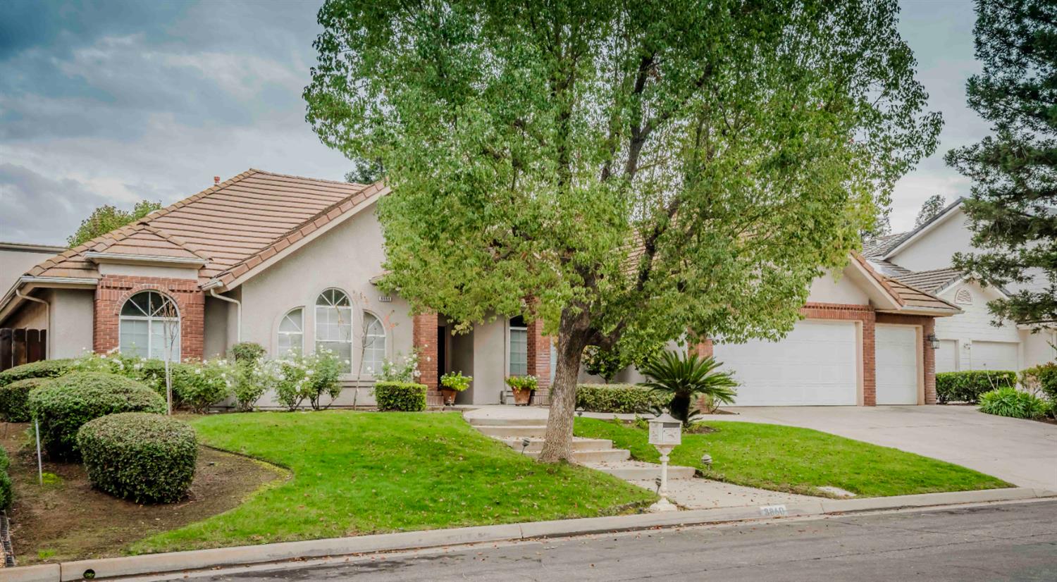 8860 N 10Th St, Fresno, CA 93720