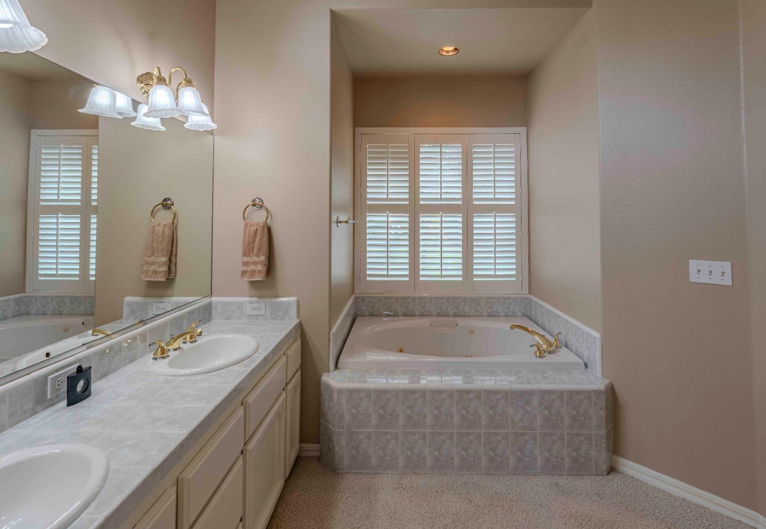 8860 N 10Th St, Fresno, CA 93720