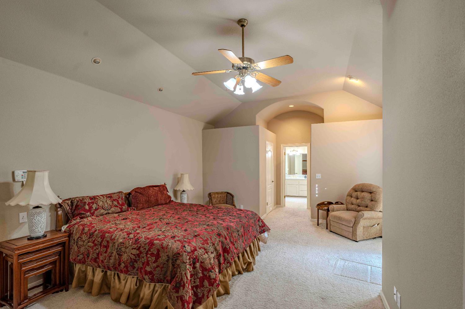 8860 N 10Th St, Fresno, CA 93720