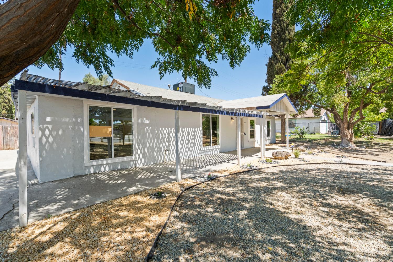 1554 W Thomas Ave, Fresno, CA 93728