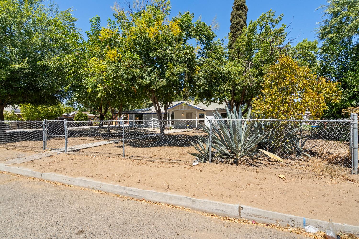 1554 W Thomas Ave, Fresno, CA 93728