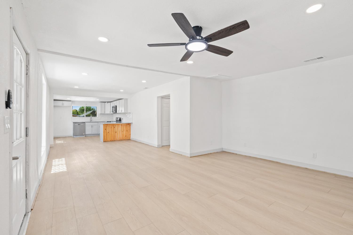 1554 W Thomas Ave, Fresno, CA 93728