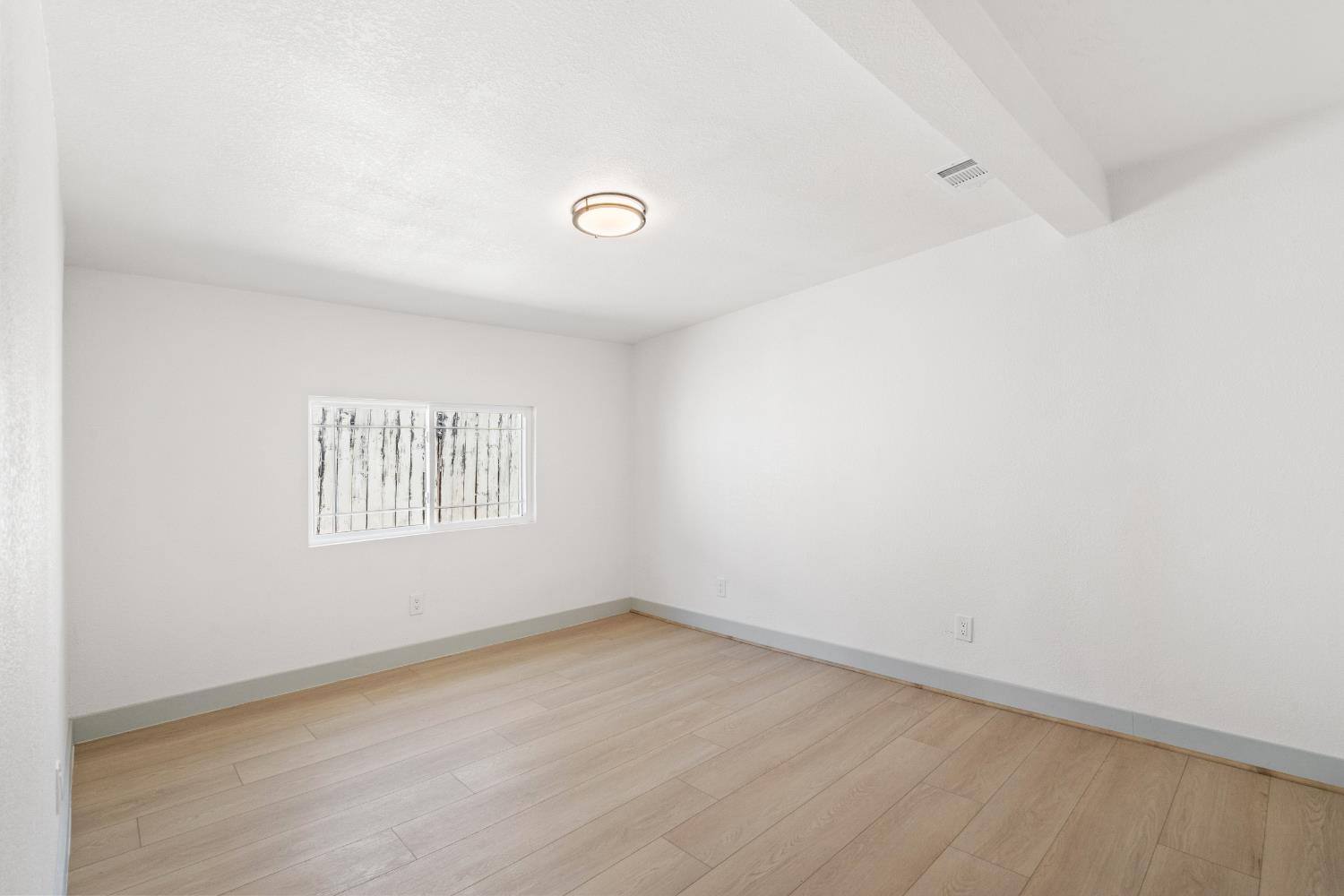 1554 W Thomas Ave, Fresno, CA 93728