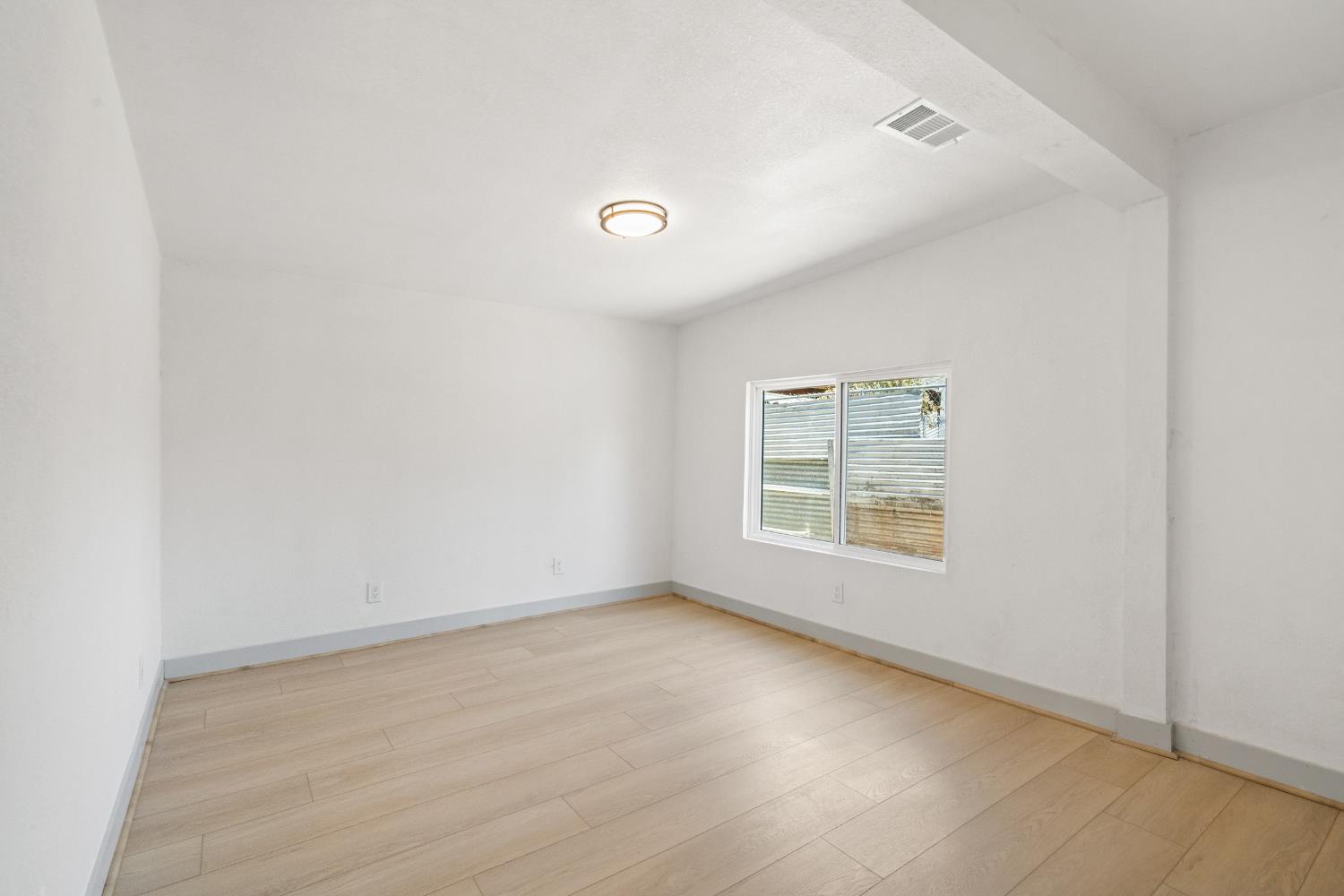 1554 W Thomas Ave, Fresno, CA 93728