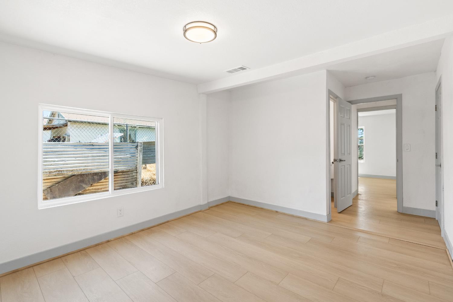 1554 W Thomas Ave, Fresno, CA 93728