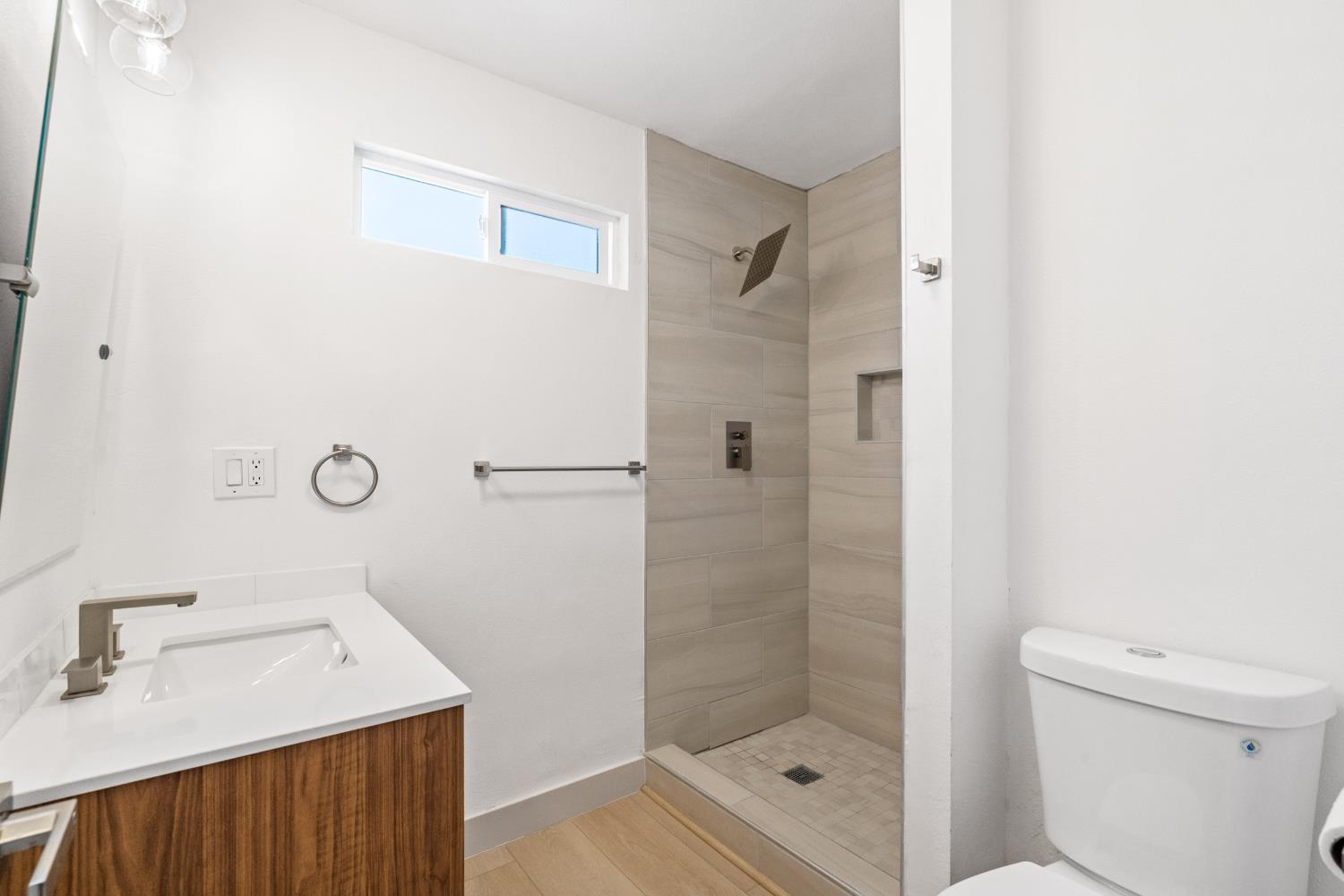 1554 W Thomas Ave, Fresno, CA 93728