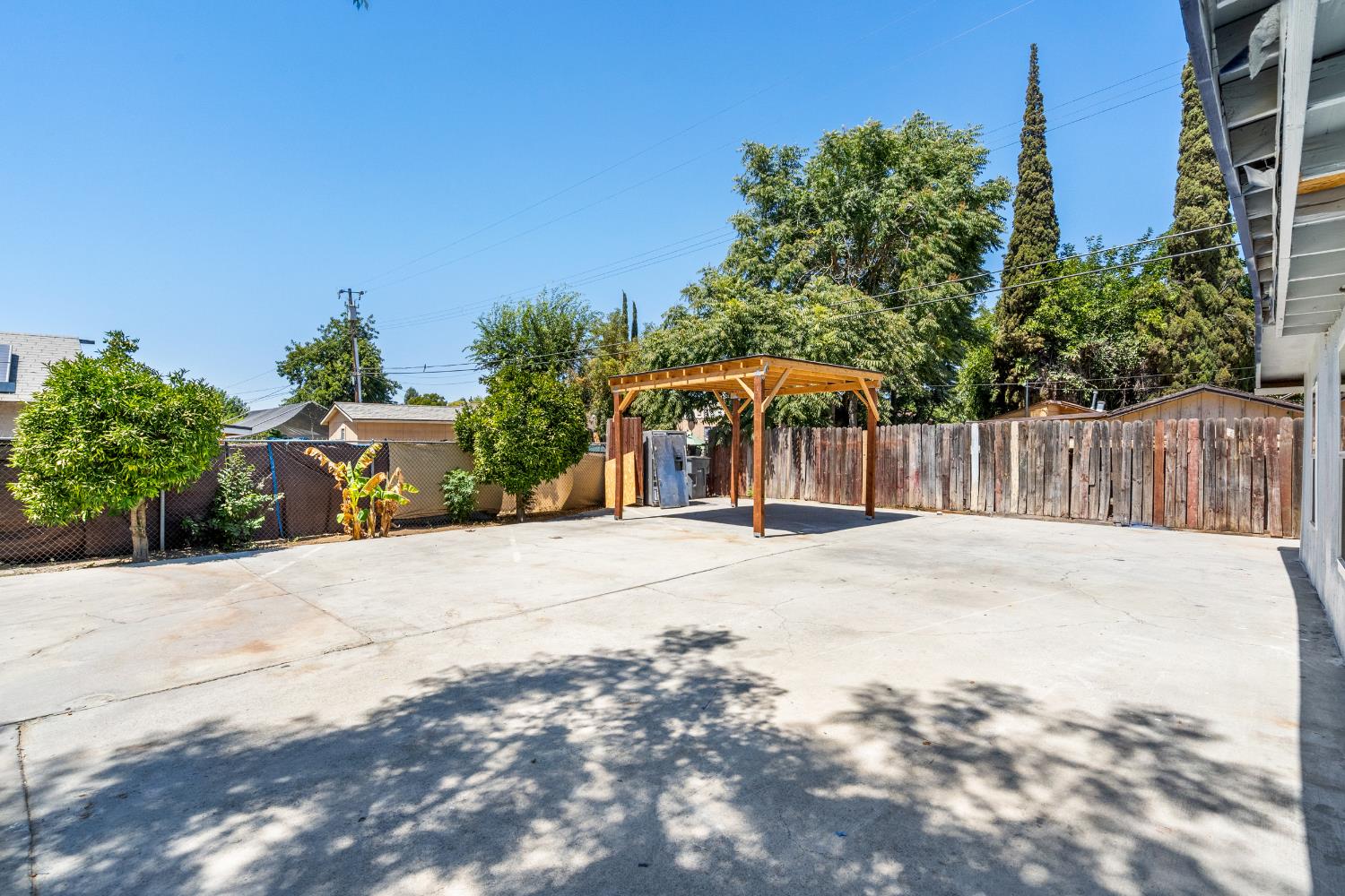1554 W Thomas Ave, Fresno, CA 93728