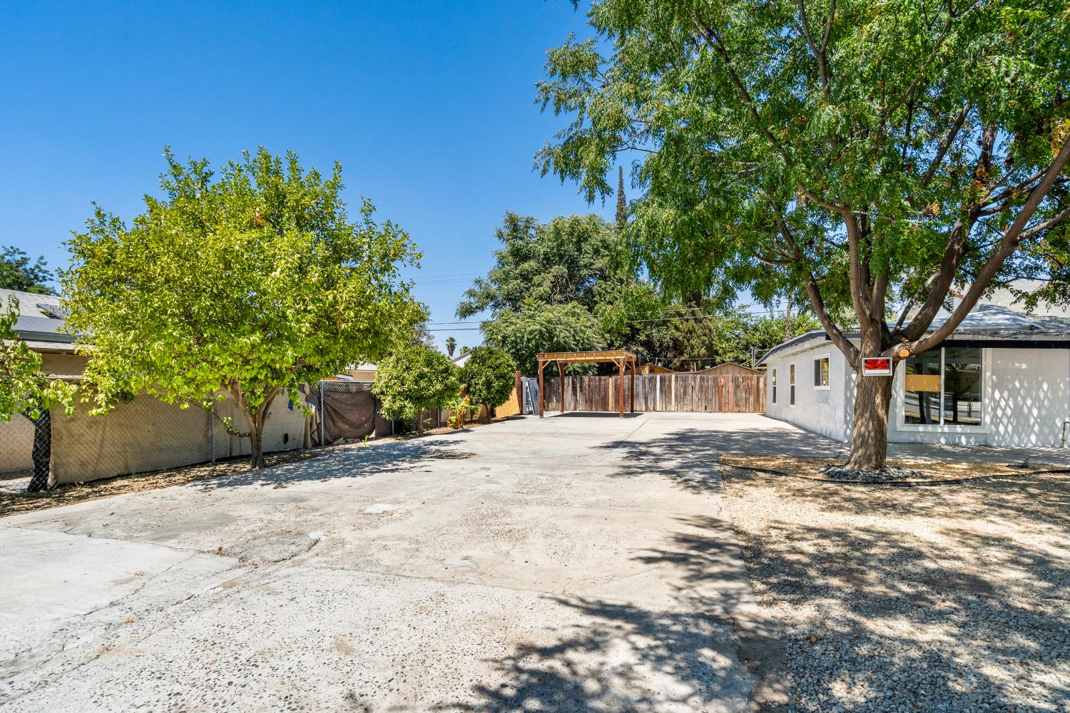 1554 W Thomas Ave, Fresno, CA 93728