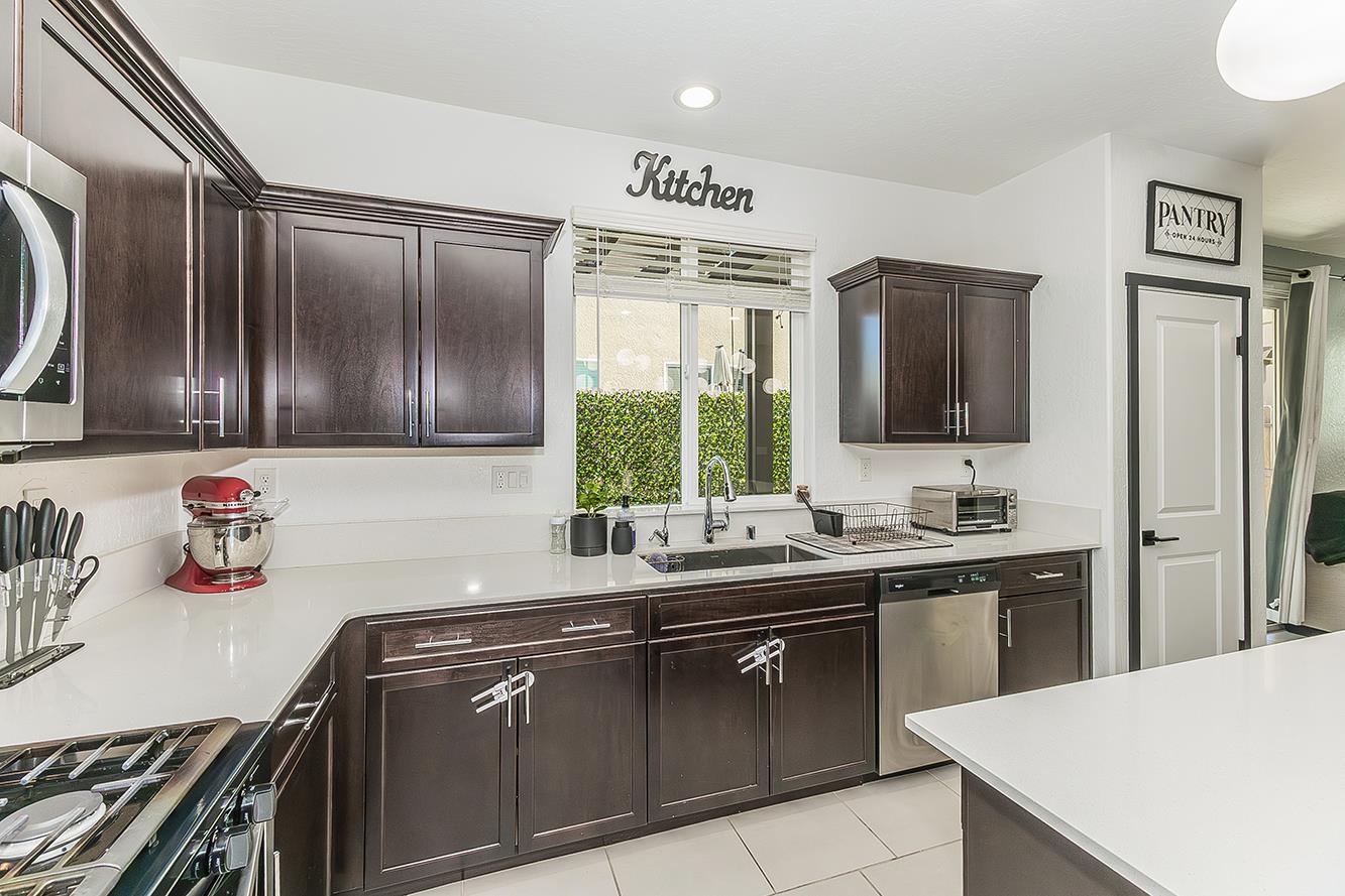 6136 W Oakley, Fresno, CA 93723