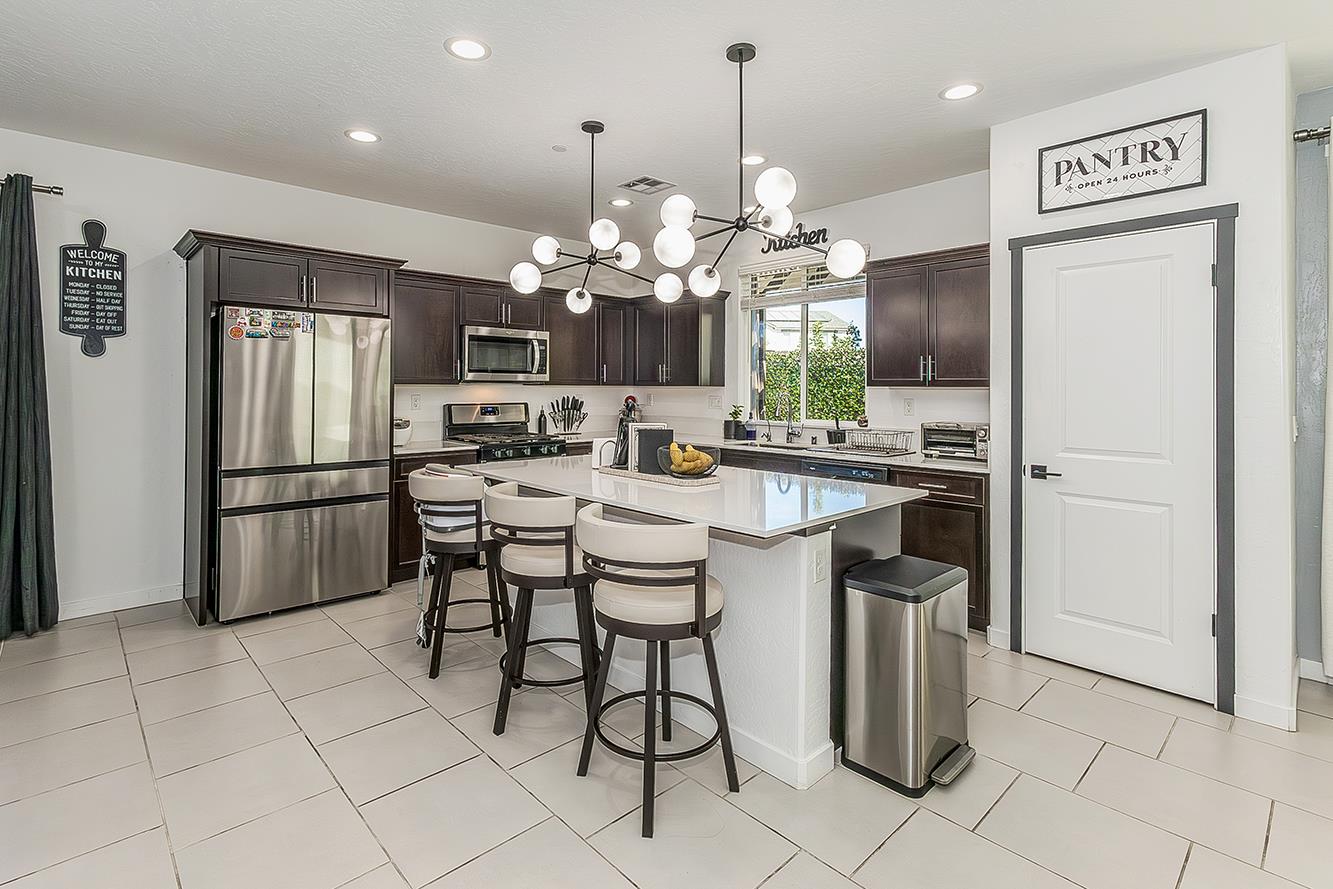 6136 W Oakley, Fresno, CA 93723