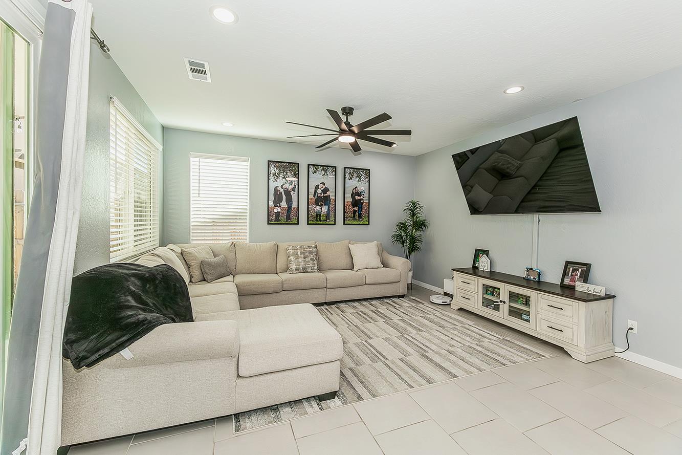 6136 W Oakley, Fresno, CA 93723