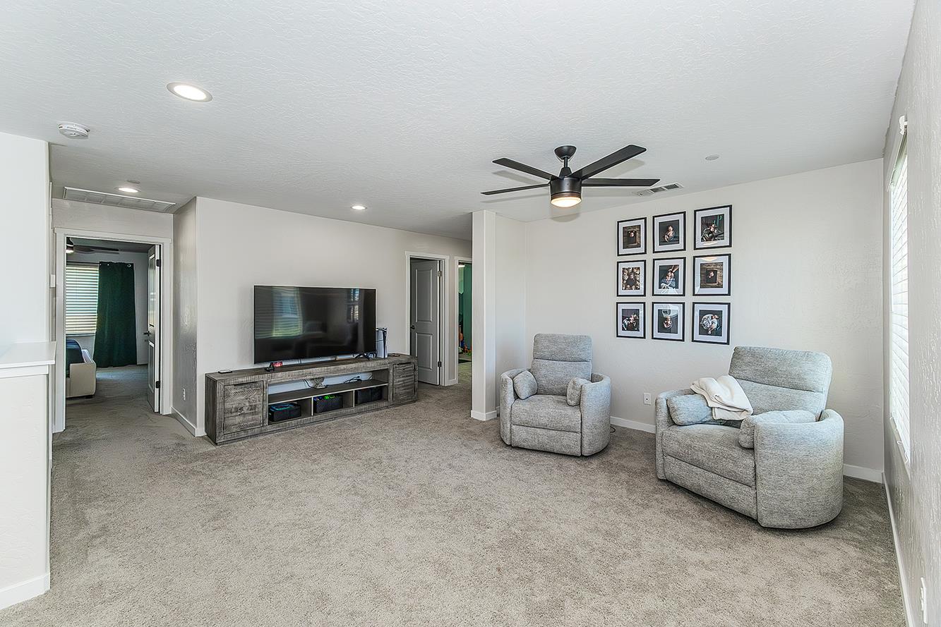 6136 W Oakley, Fresno, CA 93723