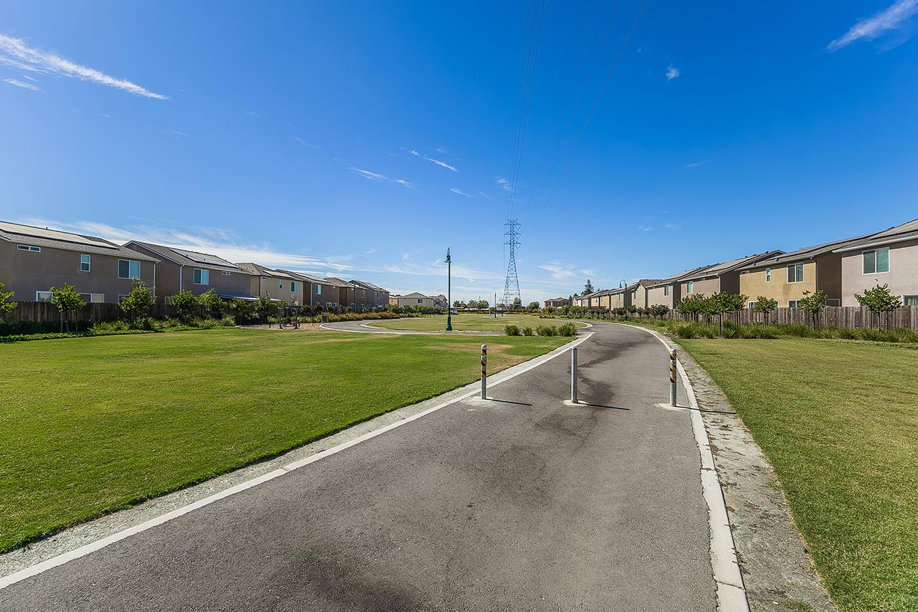 6136 W Oakley, Fresno, CA 93723