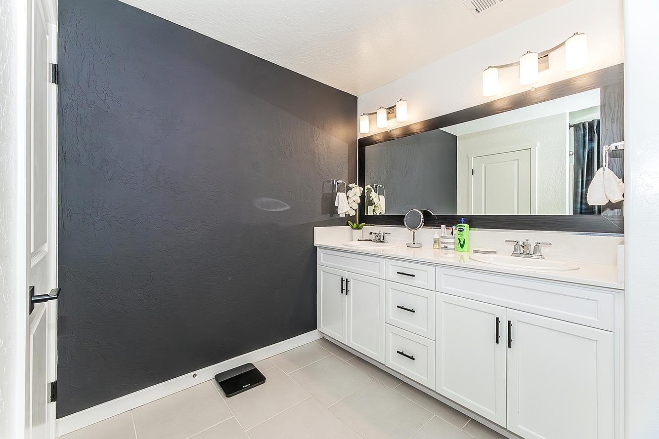 6136 W Oakley, Fresno, CA 93723