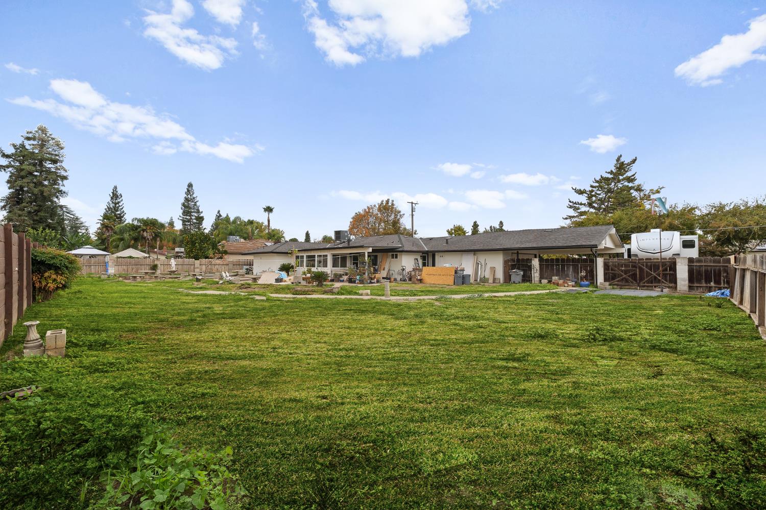 1345 W Escalon Ave, Fresno, CA 93711