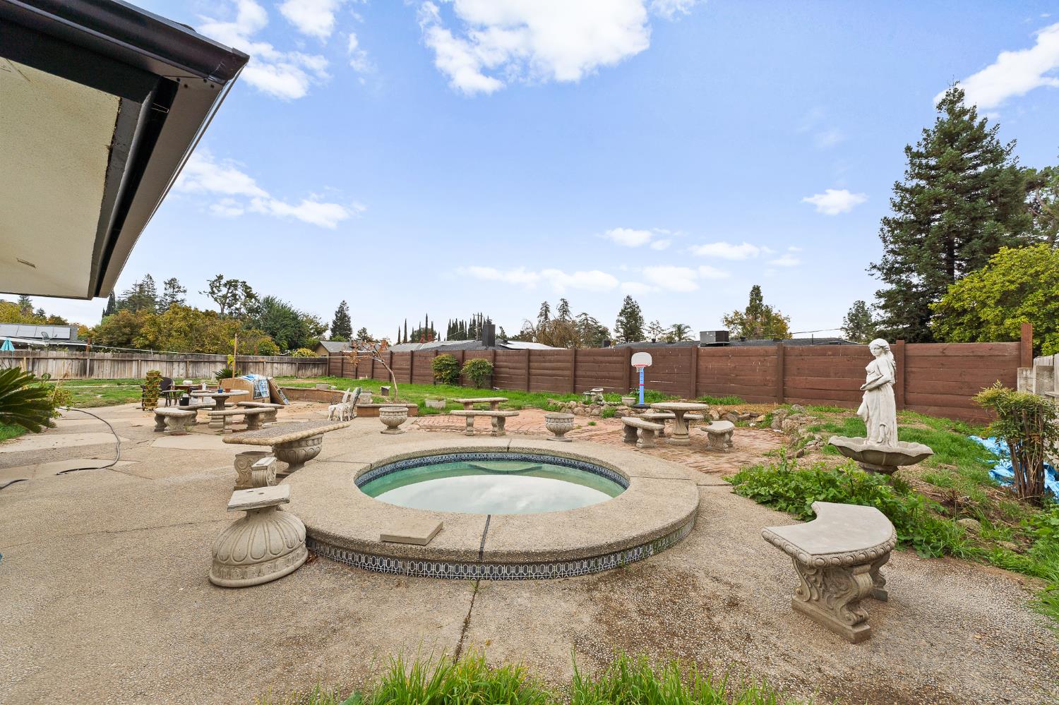 1345 W Escalon Ave, Fresno, CA 93711